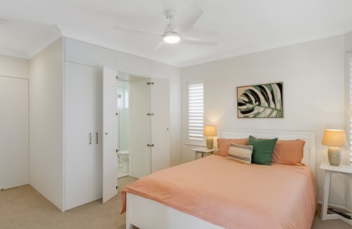 Bilinga Apartment | Beach Pines 5 - Fully Renovated North Kirra Beachfront - Min. 3 Night Stays