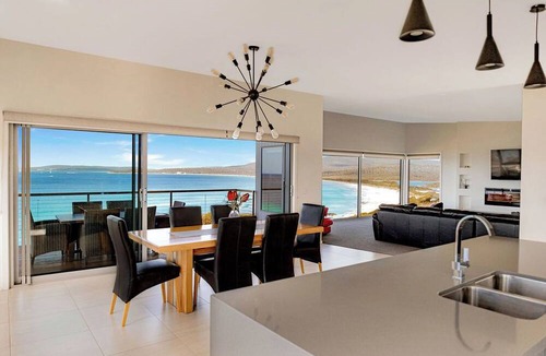 The Gardens House | Tranquility Bay of Fires - A beautiful beach house in a stunning location