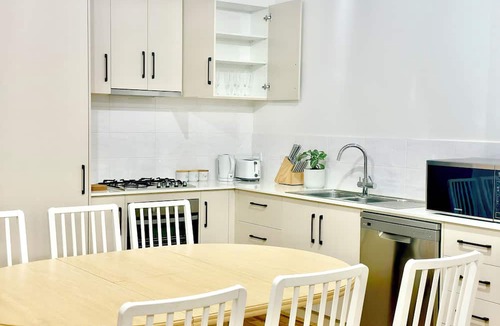 Lightsview Apartment | Heartwarming 3BR-Townhouse/Parking/Netflix/Wifi/Close to City