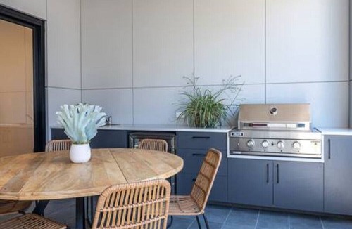 Adelaide Central Business District Apartment | SYLO Luxury Apartments - A Light-Filled City Retreat