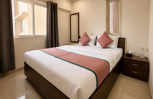 Malad East Apartment | Pinakii Comfort Stay Malad - Near Nesco & Oberoi Mall