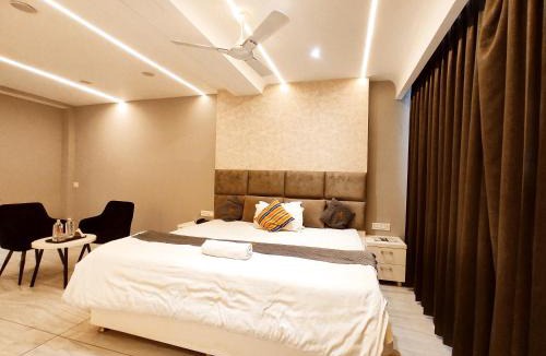 Hoshiarpur Hotel | HOTEL WHITE ROCK - All Luxury Rooms By SKY Hotels