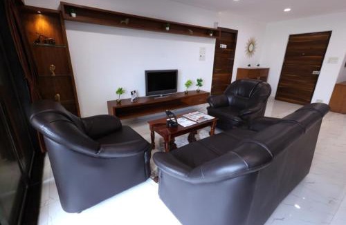 Kala Nagar Apartment | Spacious 3 Bedroom Apartment Near Bandra Kurla Complex for Working Professionals and Families