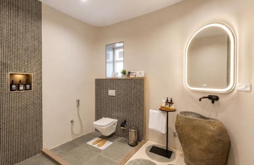 Udaipur District Villa | ELIVAAS Signature Raj Suites Pet-Friendly Hotel Suite with Pvt Pool & Aravalli Hill Views
