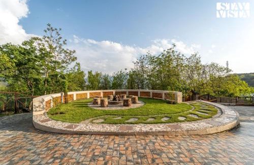 Brein House | StayVista at Serafina with BBQ & Gazebo