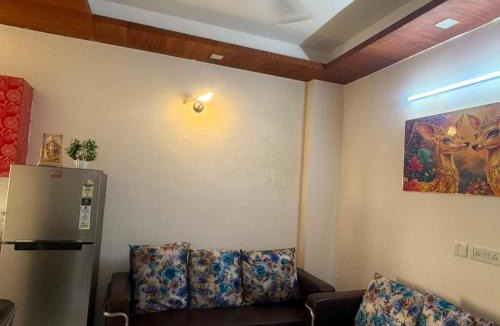 Khattalwada Apartment | Tofino -1 BHK airconditioned serviced apartment with a forest view fully furnished with wifi ,fridge,smart tv,washing machine , operational kitchen and lift facility