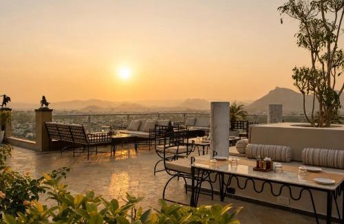 Lake Swaroop Sagar Hotel | Raj Kuber - A Boutique Lake View Hotel
