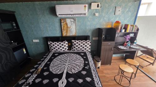 Vadanemelli Hotel | Amazing Ocean View Room for Couples