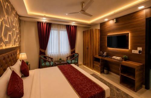 South West House | Hotel Aura Bellamonts Near Delhi Airport- Free Airport PickUp & Drop , Breakfast & Dinner Complementary