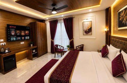 South West House | Hotel Aura Bellamonts Near Delhi Airport- Free Airport PickUp & Drop , Breakfast & Dinner Complementary