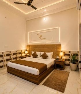 Ayodhya Apartment | HOTEL SV PALACE 300 METER RAMMANDIR Ayodhya
