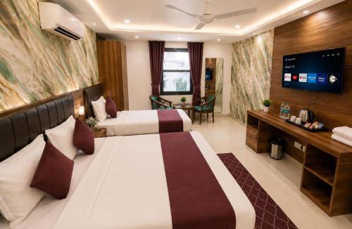 South West House | Hotel BBellamounts Ner IGI Delhi Airport - Free Airport PickUp & Drop Breakfast Complatary