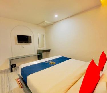 Nathdwara Hotel | HOTEL RAAJMAHAL 966o9o1oo6 WITH ROOFTOP BEACH BAR and AESTHETIC RESTRO By SK