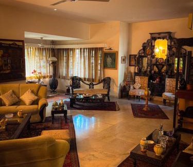 Sainik Farm Villa | Art House by 8MH - Peaceful Escape in Sainik Farms