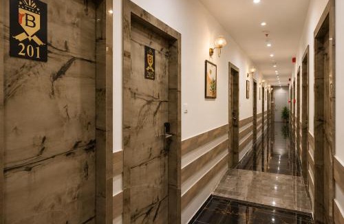 Kalina Hotel | Hotel Beverly Palace Santacruz - Near BKC - Mumbai Airport T1 - Local Unmarried Couples not allowed