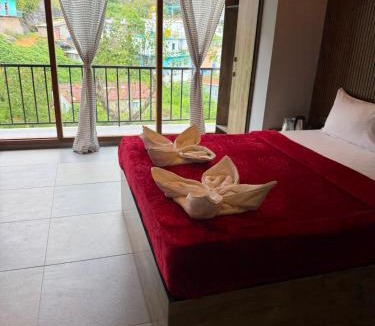 Kodaikanal Hotel | Misty Valley