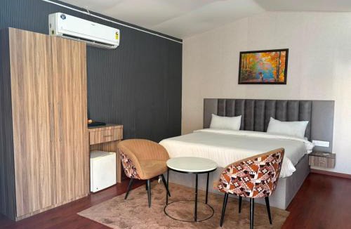 Greater Noida Hotel | VAAS by PLAY Hotels - ROOTS AND SKY water villas