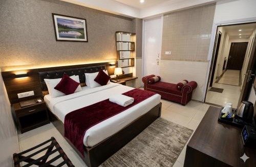 Kaushambi Hotel | Hotel SPS 5 Mints Walking From Kaushambi Delhi Metro Station