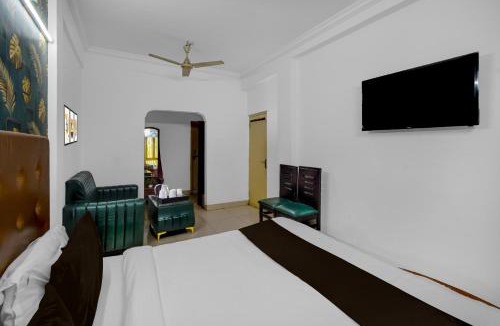 Green Valley Hotel | Super Collection O Irrum Manzil Metro Station Formerly Green Banjara Stay