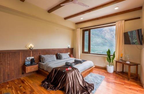 Manali Hotel | Akira by Skylore