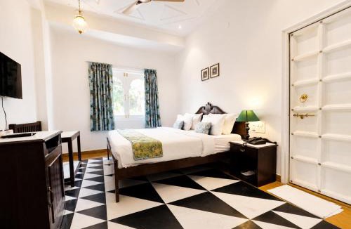 Lake Swaroop Sagar Hotel | Grandrosse Boutique - Pichola Lake Facing Hotel