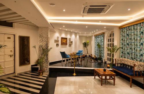 Lake Swaroop Sagar Hotel | Grandrosse Boutique - Pichola Lake Facing Hotel
