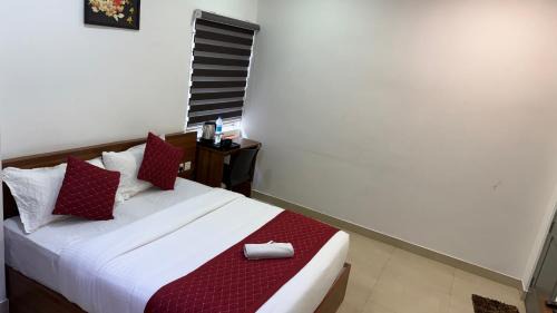 Erattupetta Hotel | Kannamundayil Residency
