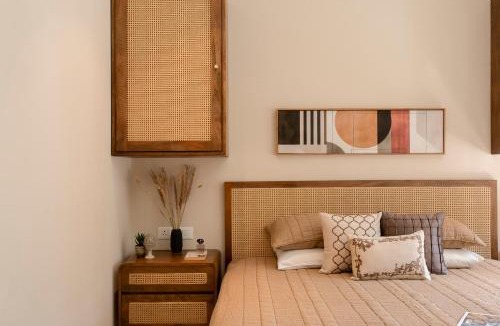 Verem Apartment | Staymaster Solintra - Serviced Apartment with Pool, Gym & Balcony in Nerul