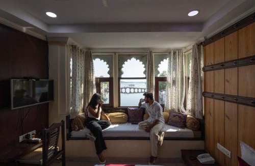 Lake Swaroop Sagar Hotel | Hide-In Udaipur - A Lake View Boutique hotel
