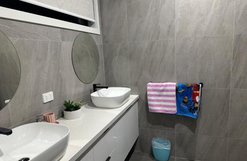 Donnybrook House | Cozy Private Room Family Home Close to Airport