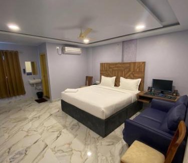 Gachibowli Hotel | Hotel HiCity Comfort Near DLF Cyber City & AIG Hospital