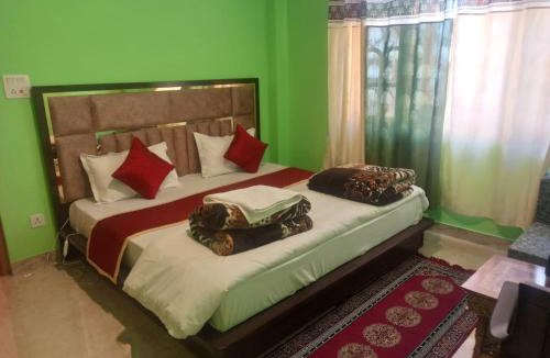 Tabo House | Snowland Homestay By StayApart
