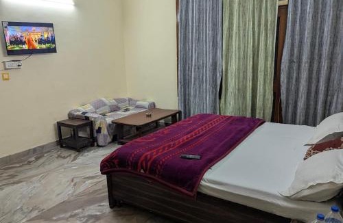 Gurugram House | Hotel Royal Retreat
