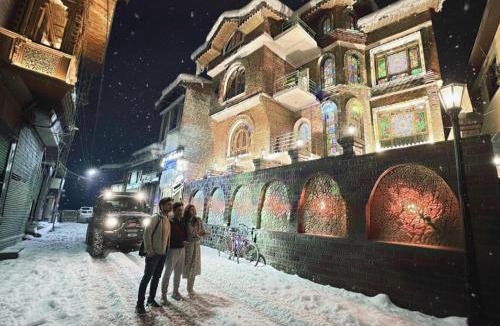 Srinagar Hotel | Faizzy residency