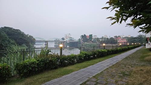 Aluva Bed & Breakfast | Dew River Castle Lake View Stay Aluva Cochin