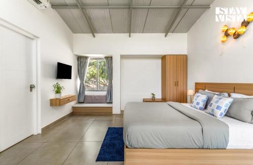 Nagamangala Villa | StayVista at SIHAYA with bathtub, mountain view & AC