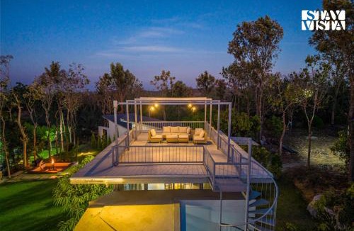 Nagamangala Villa | StayVista at SIHAYA with bathtub, mountain view & AC