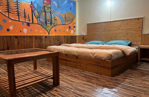 Vashist Hotel | Wander Nest Manali Luxurious rooms with mountain and river view
