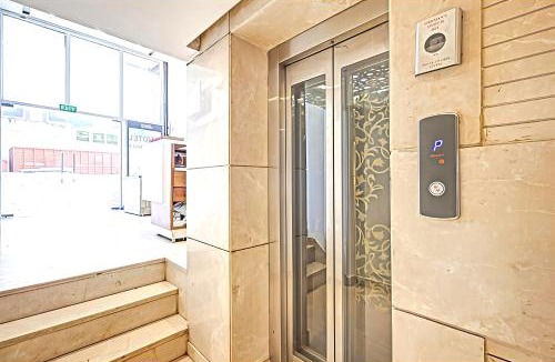 Paharganj House | Hotel Cashew le Place 'Front of New Delhi Railway Station & 1 Minute from Connaught Place & City Centre