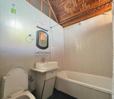 Dal Lake Hotel | Alzira Luxury Houseboat