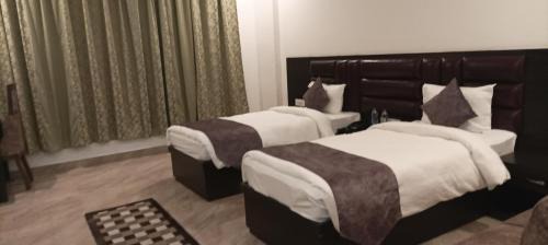 Padrauna Apartment | Hotel Leela Galaxy