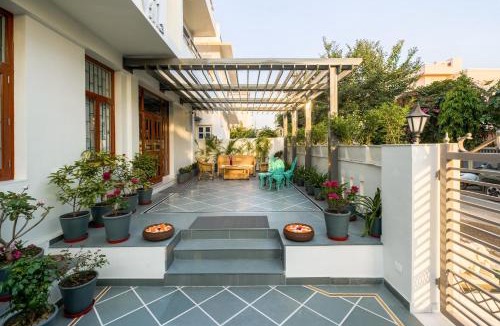 Shavri Colony Hotel | Dev Villa