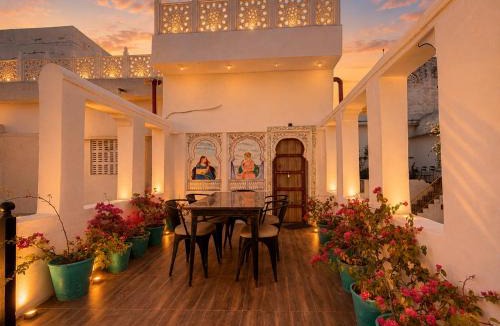 Lake Swaroop Sagar Hotel | Amoraya - A Lake View Heritage Haveli - Old City Udaipur
