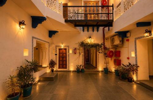 Lake Swaroop Sagar Hotel | Amoraya - A Lake View Heritage Haveli - Old City Udaipur
