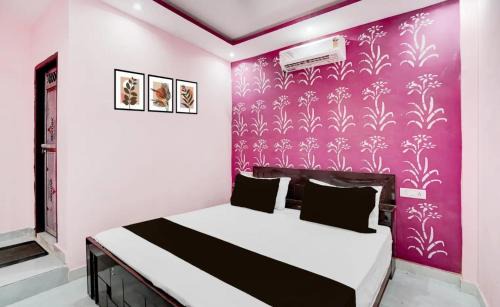 Paharganj House | Hotel R R - 2 Minutes Walkable Distance New Delhi Railway Station