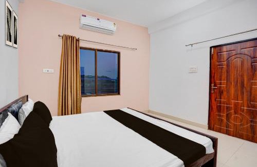 Jhusi Hotel | SPOT ON Abhay Hotel And Restaurant