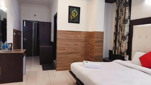 Bhagsu Nag Apartment | Mcleodganj Mountain View Royal india-cheapest hotel in McLeod Ganj- Near Dalai Lama temple 100m-best hotel on Temple Road!