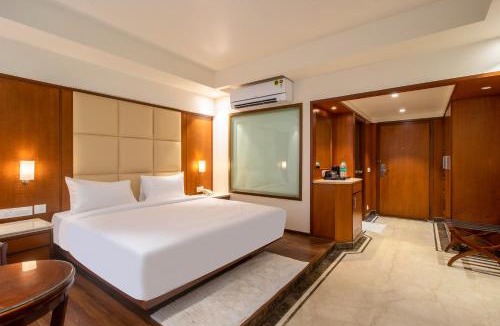 Hebbal Hotel | Saltstayz Premier- Bengaluru Hebbal Airport Road