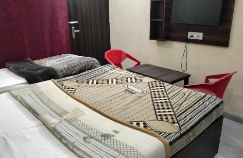 Hari Nagar Ashram Hotel | Staylo starlight inn