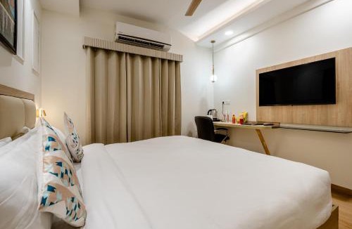 DLF City Hotel | Hotel Royal Orbit Near Dronacharya Metro Station DLF Phase 3 Gurgaon